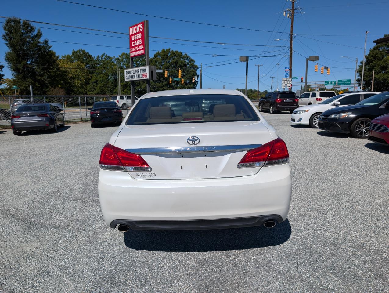 Toyota Avalon Base 2011