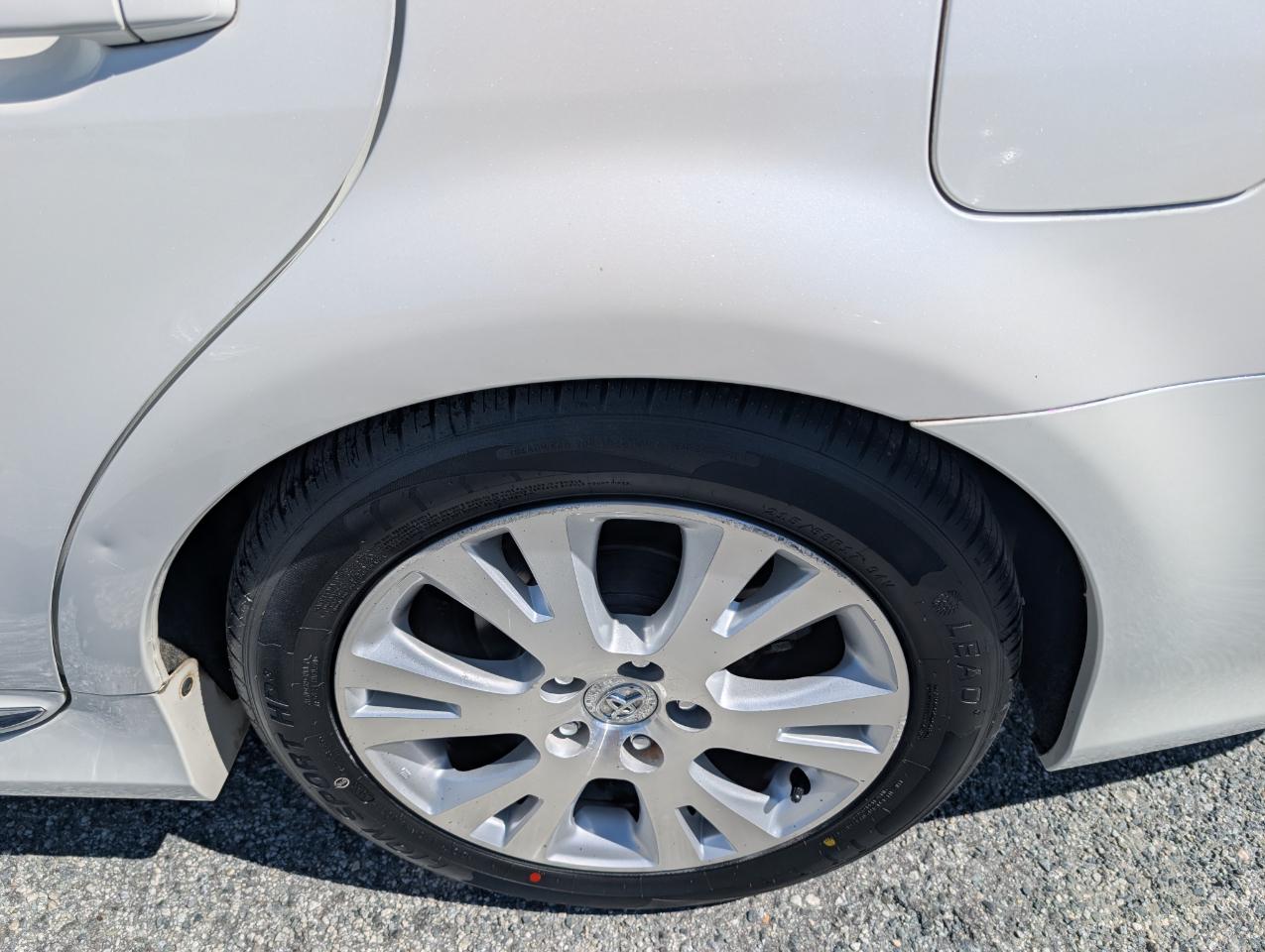 Toyota Avalon Base 2011