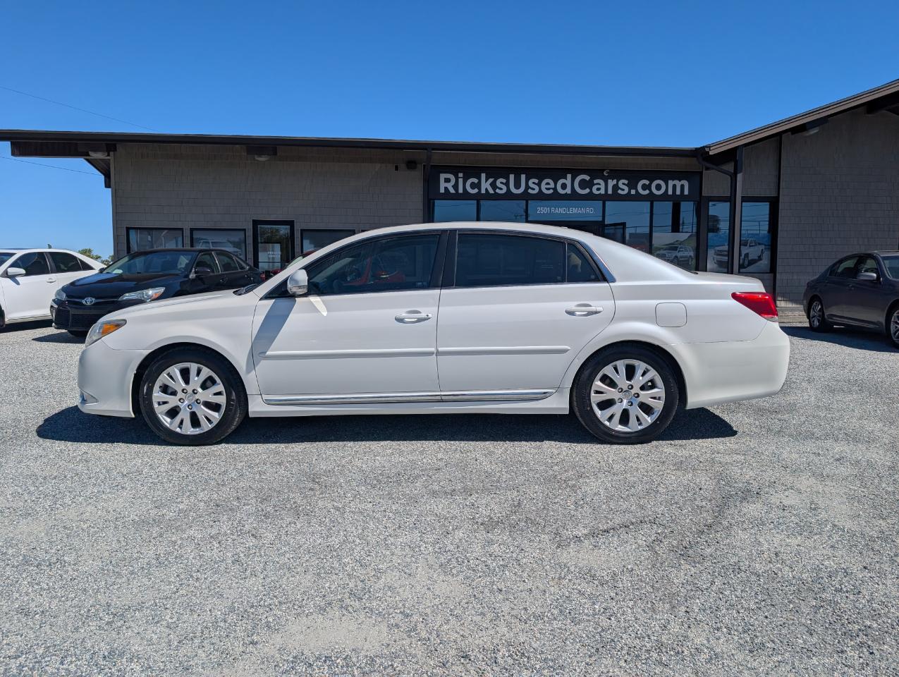 Toyota Avalon Base 2011