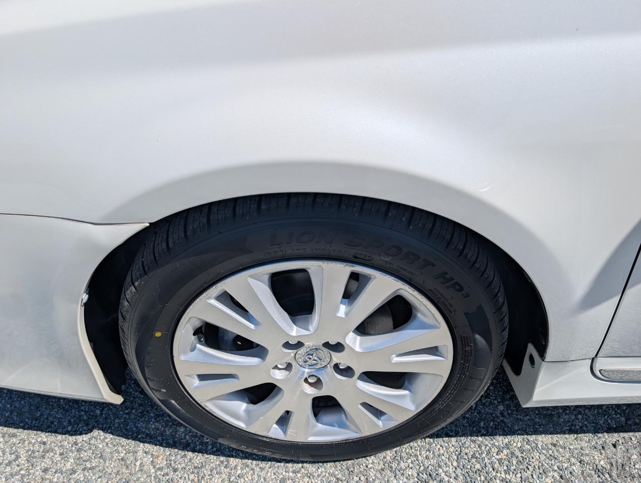 Toyota Avalon Base 2011