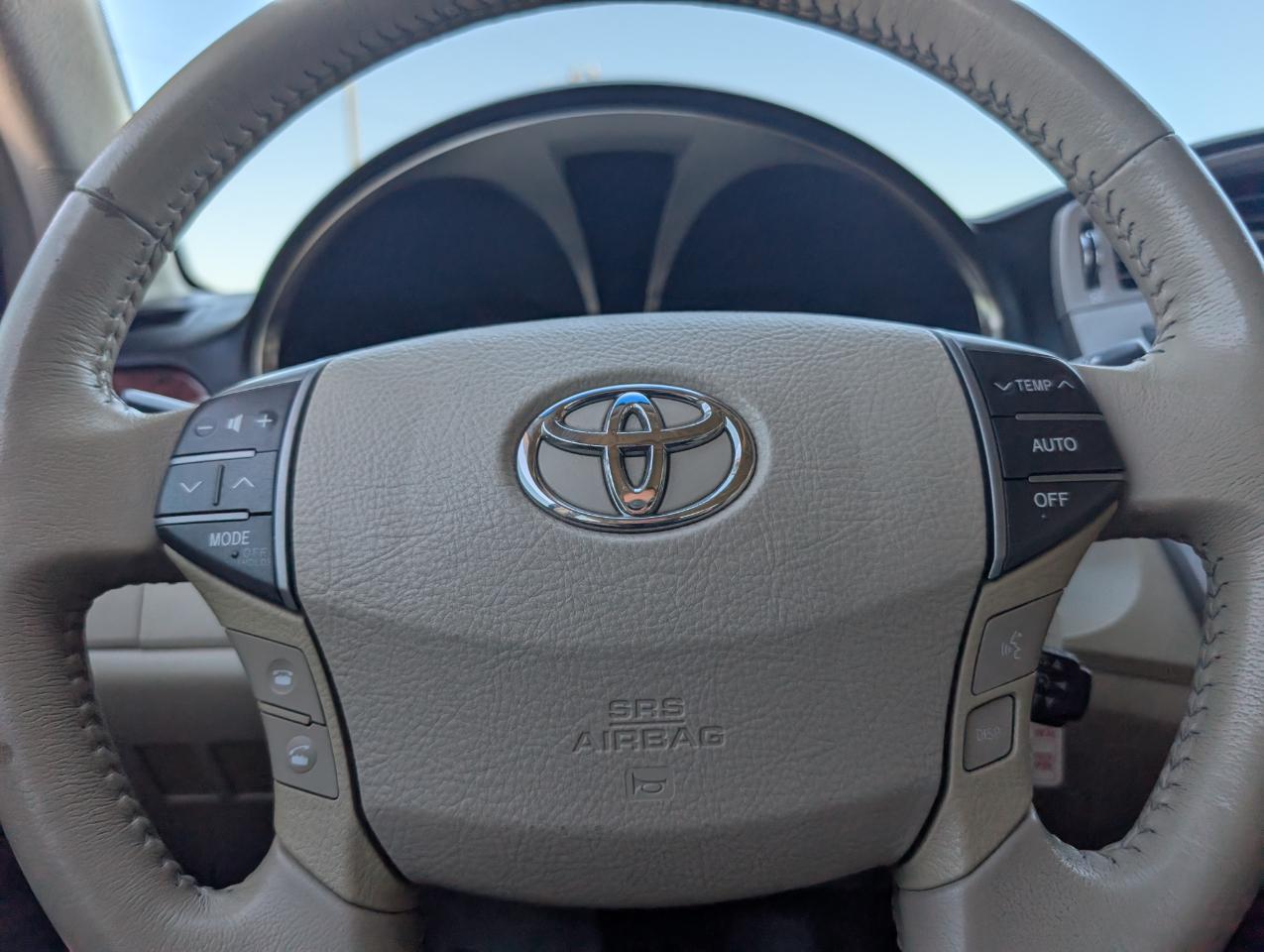 Toyota Avalon Base 2011