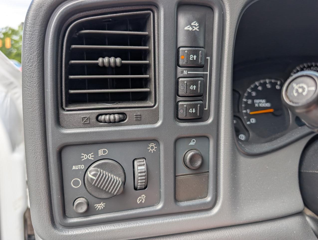 Chevrolet Silverado 2500HD LS Ext. Cab 4WD 2004