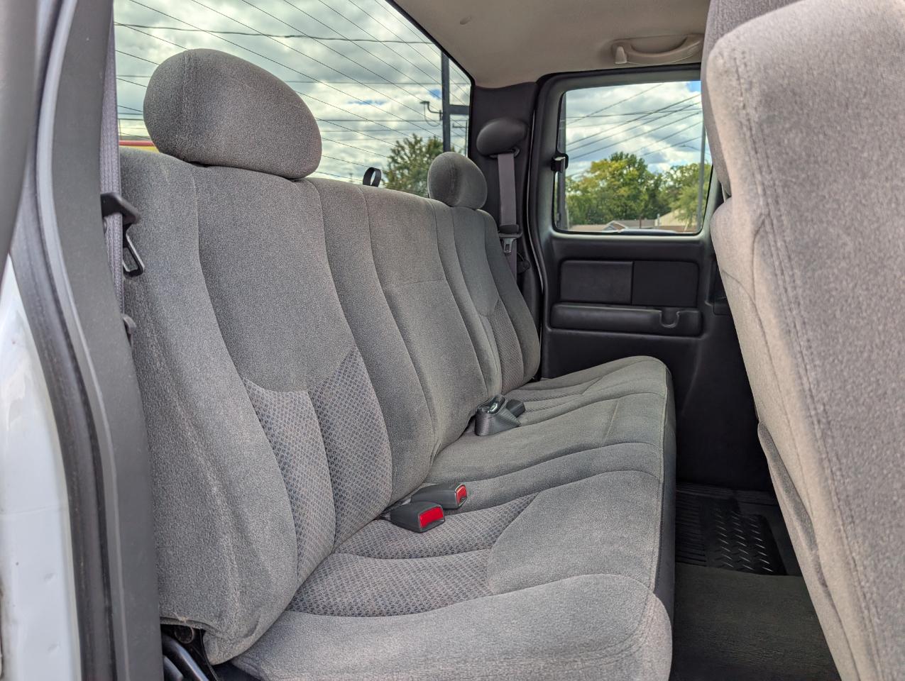 Chevrolet Silverado 2500HD LS Ext. Cab 4WD 2004
