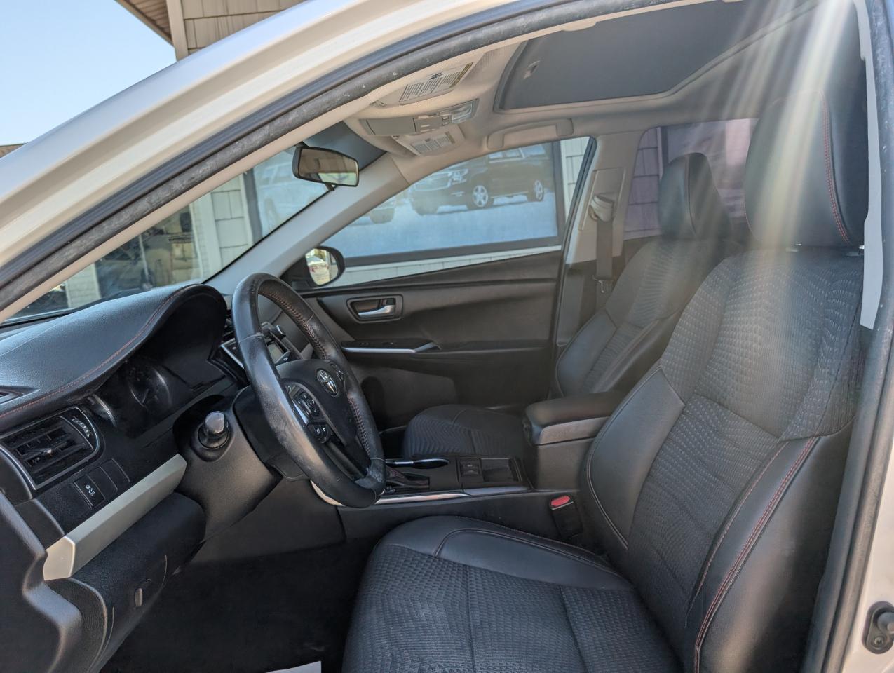 Toyota Camry Hybrid SE 2015