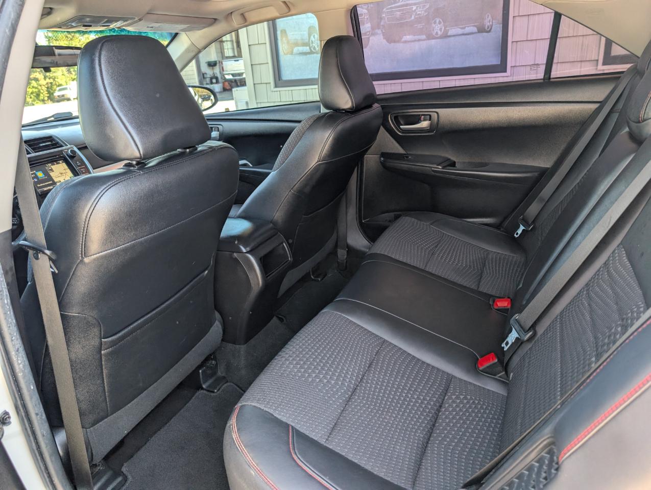 Toyota Camry Hybrid SE 2015