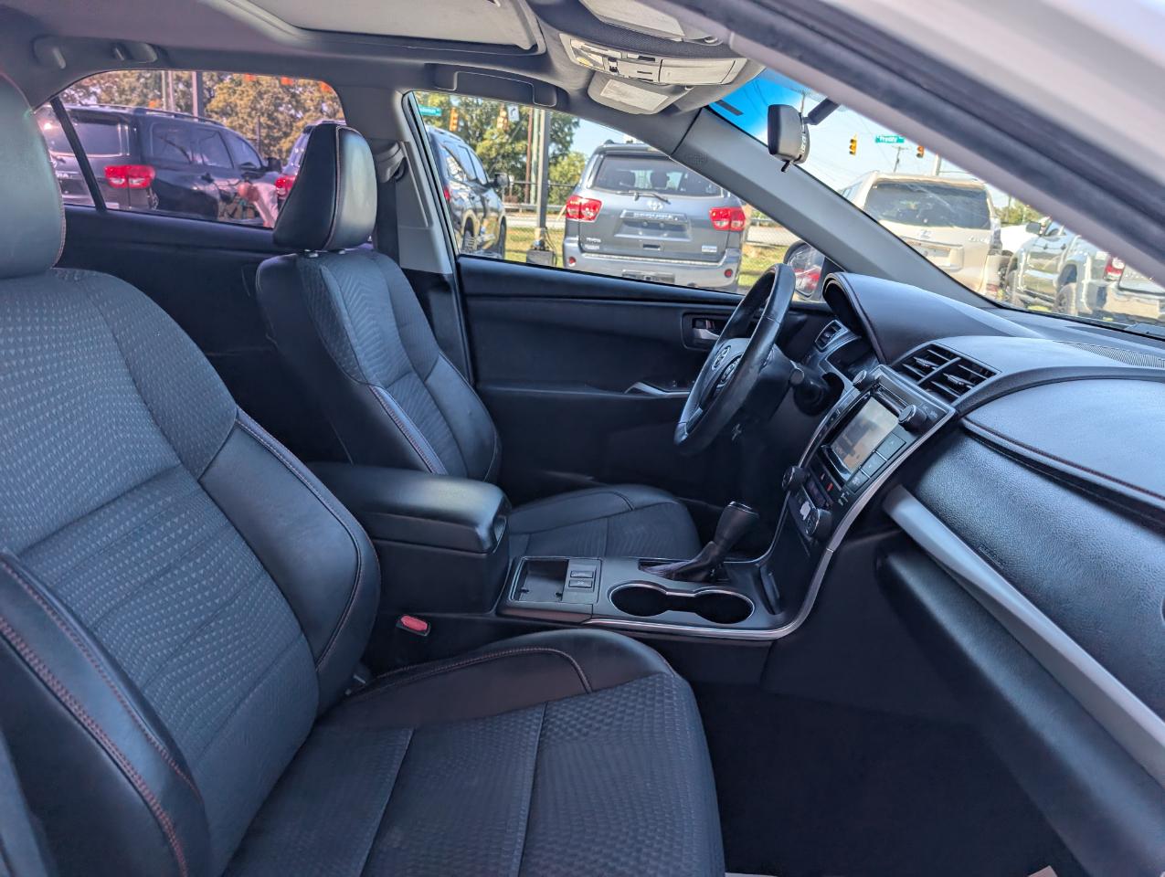 Toyota Camry Hybrid SE 2015