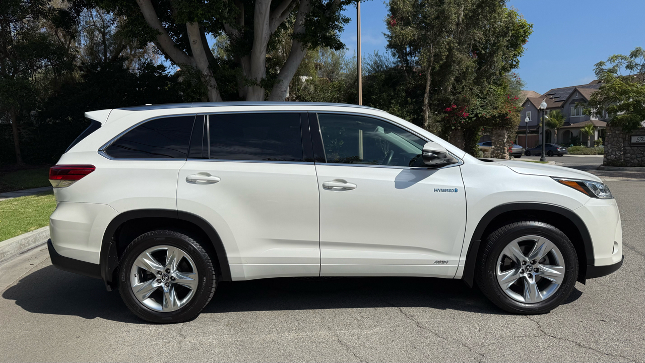 2017 Toyota Highlander Limited Platinum Hybrid photo 2