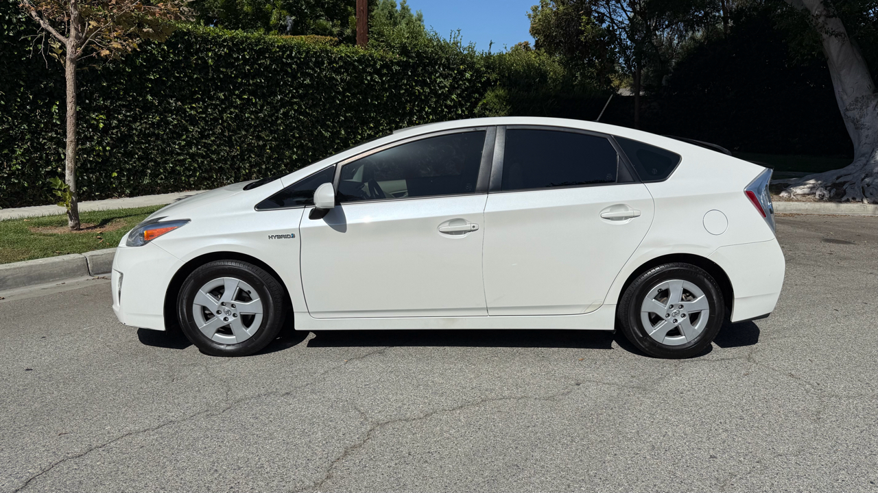 2010 Toyota Prius Four photo 2