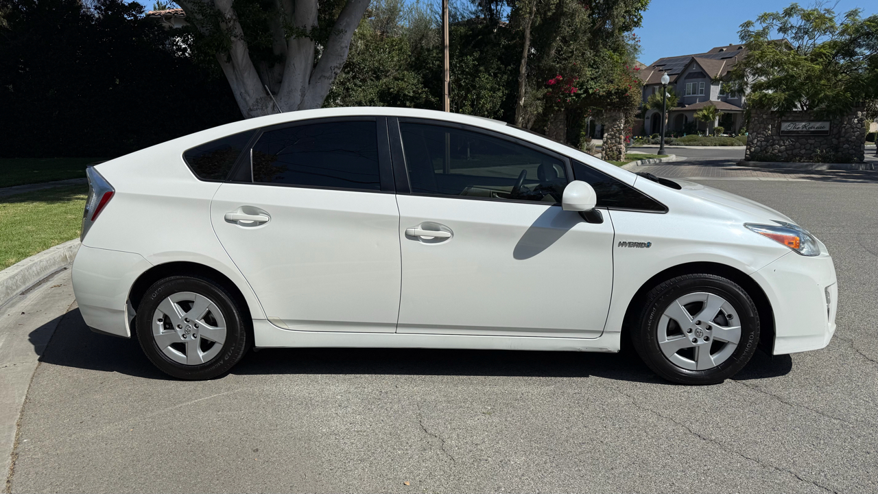 2010 Toyota Prius Four photo 3