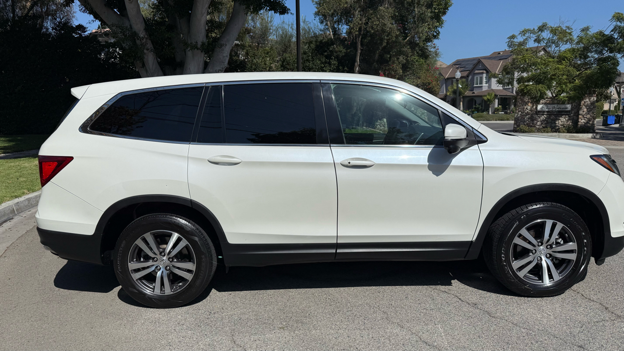 2017 Honda Pilot EX photo 2