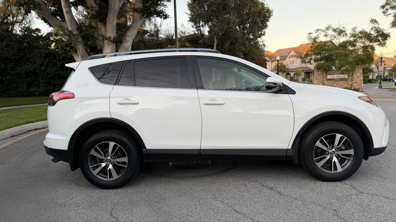 Toyota RAV4 XLE FWD (Natl) 2018 Toyota RAV4 XLE FWD (Natl) 2018