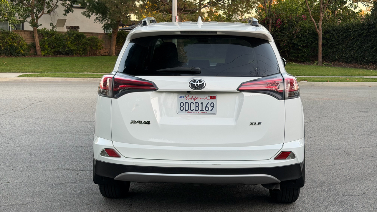 Toyota RAV4 XLE FWD (Natl) 2018 Toyota RAV4 XLE FWD (Natl) 2018