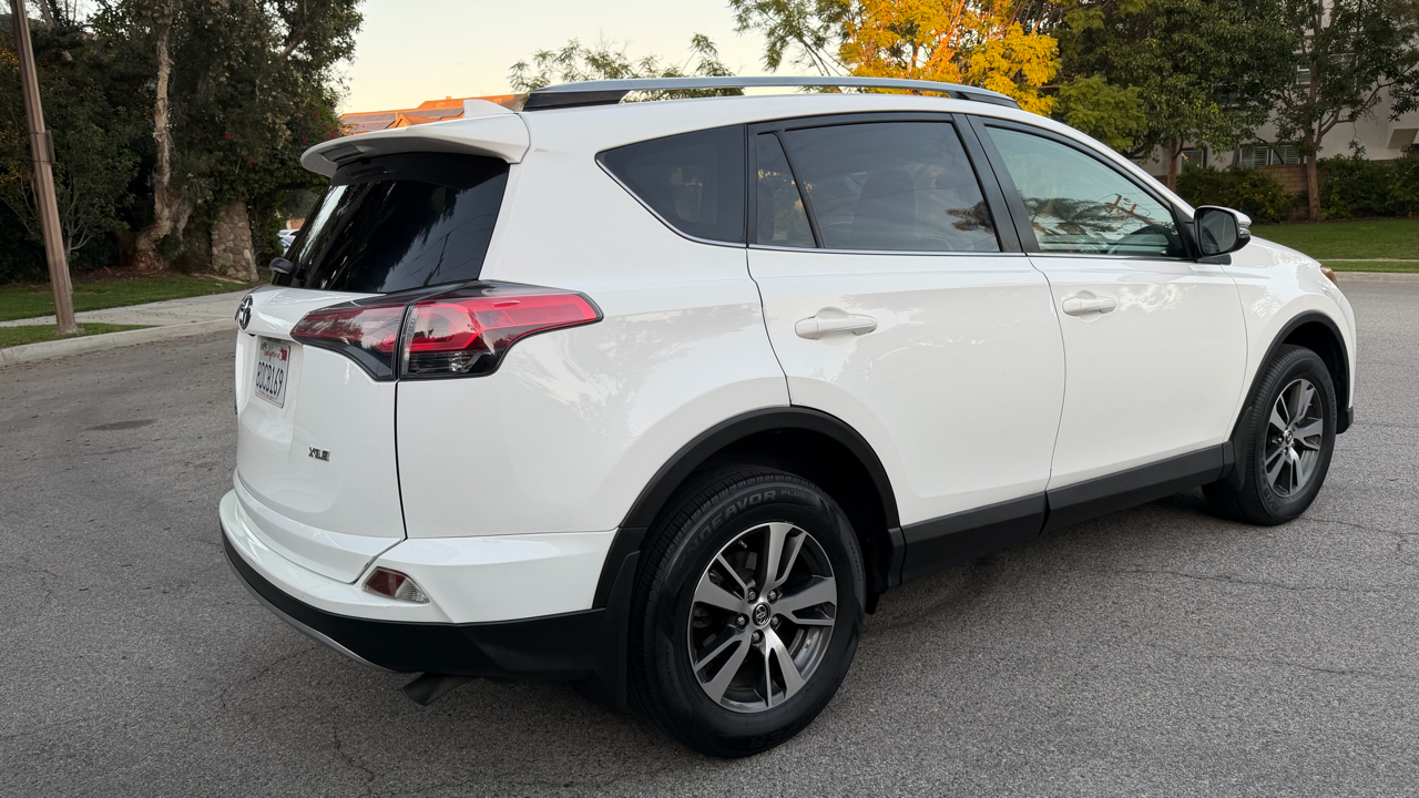Toyota RAV4 XLE FWD (Natl) 2018 Toyota RAV4 XLE FWD (Natl) 2018