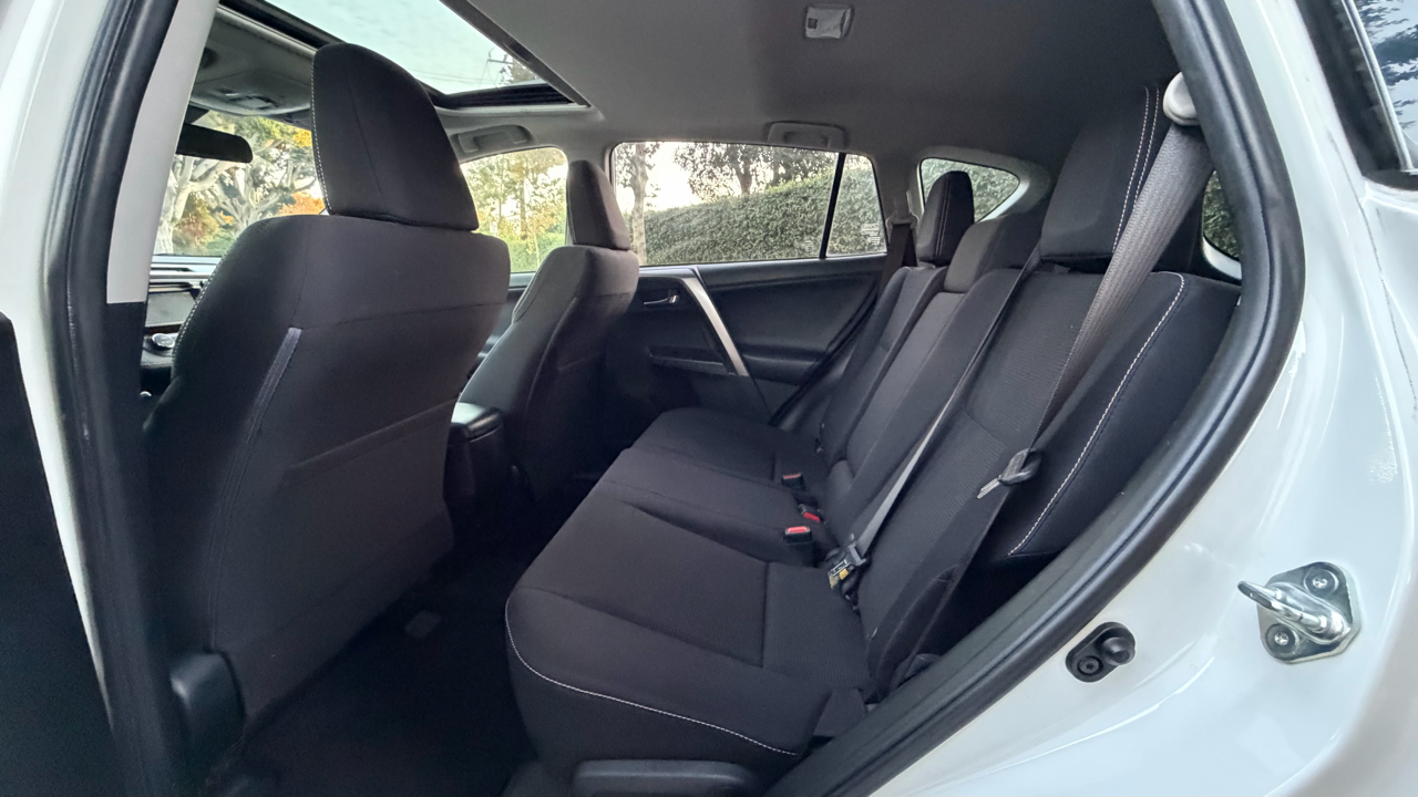 Toyota RAV4 XLE FWD (Natl) 2018 Toyota RAV4 XLE FWD (Natl) 2018