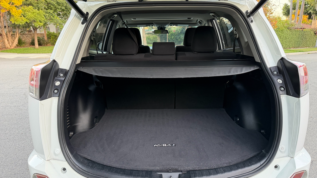 Toyota RAV4 XLE FWD (Natl) 2018 Toyota RAV4 XLE FWD (Natl) 2018
