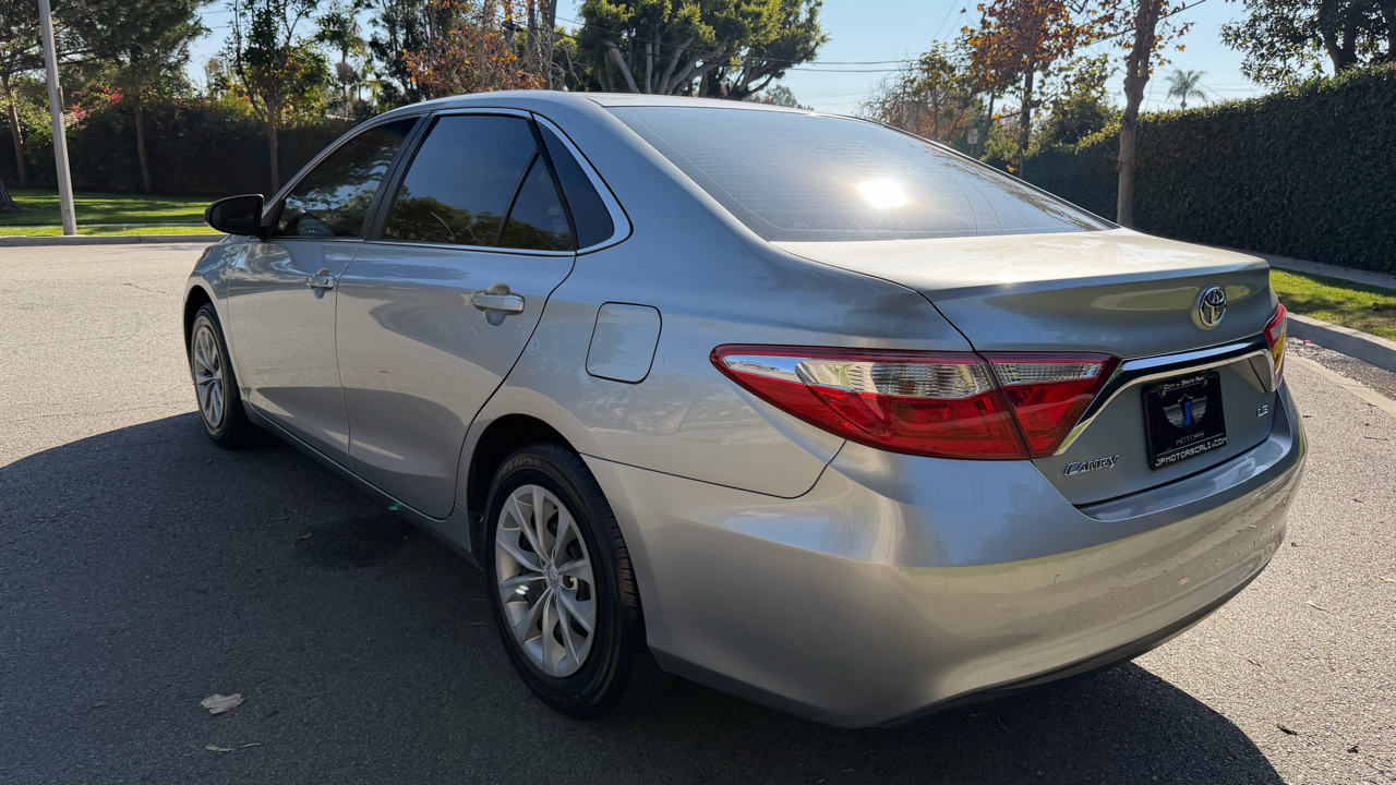 2017 Toyota Camry LE photo 3