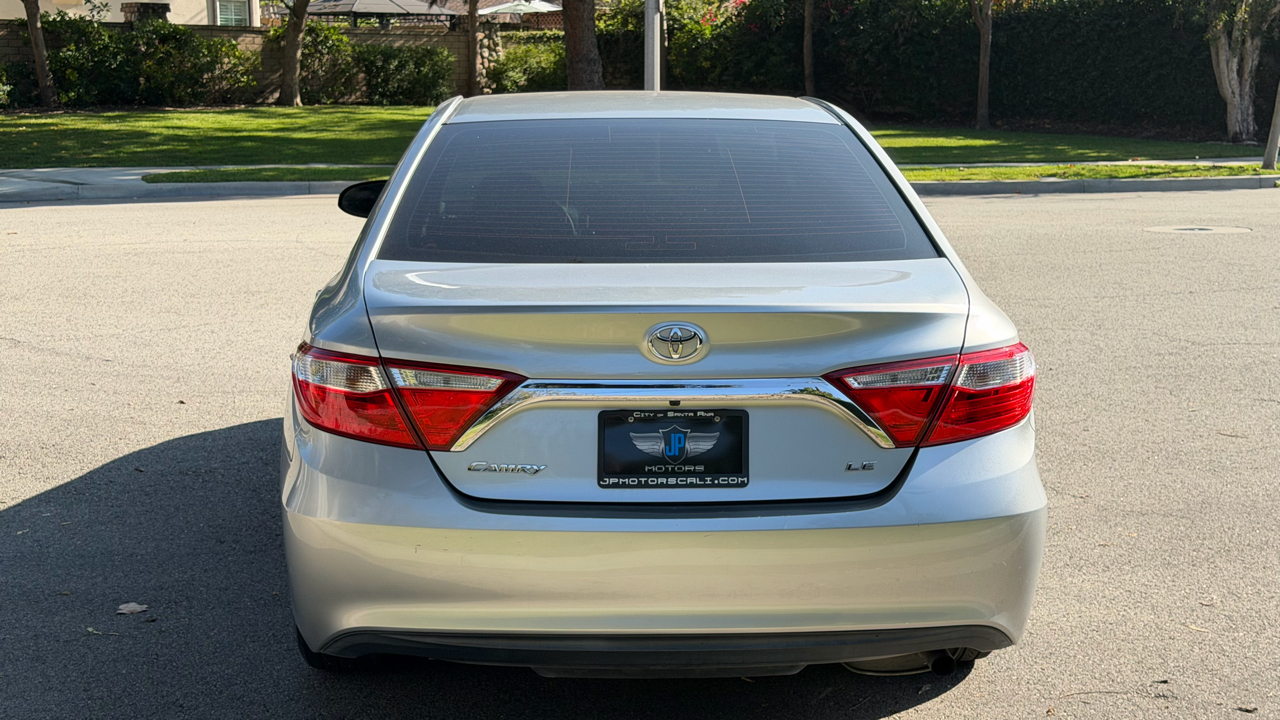 2017 Toyota Camry LE photo 4