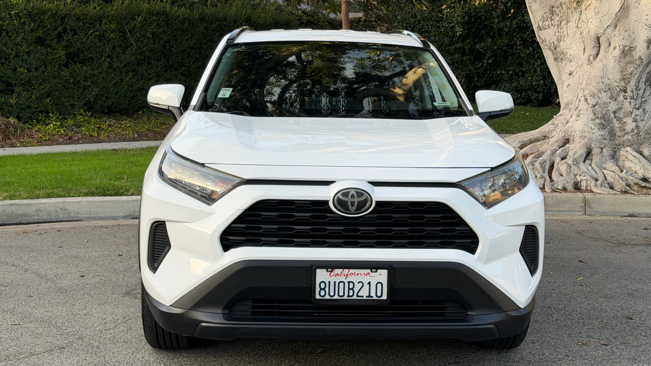 Toyota RAV4 LE FWD (Natl) 2021