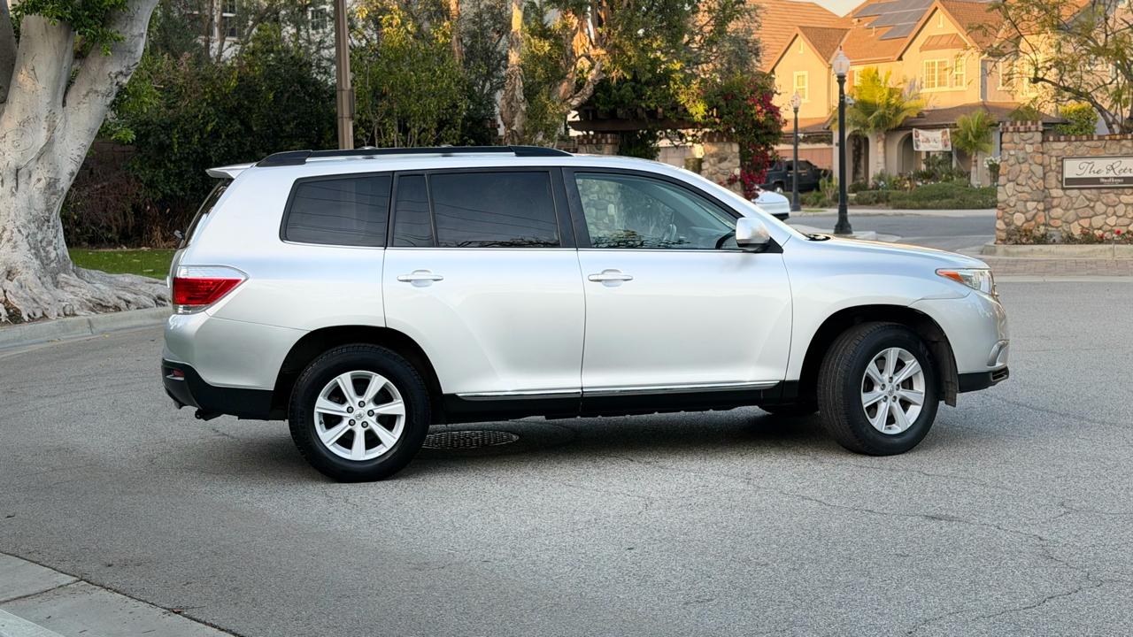 Toyota Highlander FWD 4dr V6 (Natl) 2013