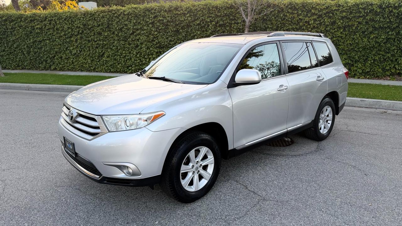 Toyota Highlander FWD 4dr V6 (Natl) 2013