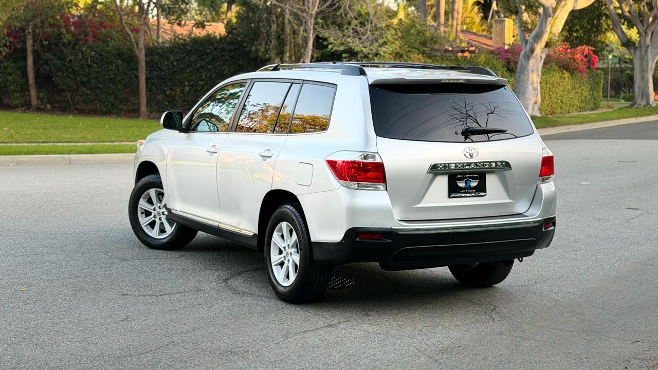 Toyota Highlander FWD 4dr V6 (Natl) 2013