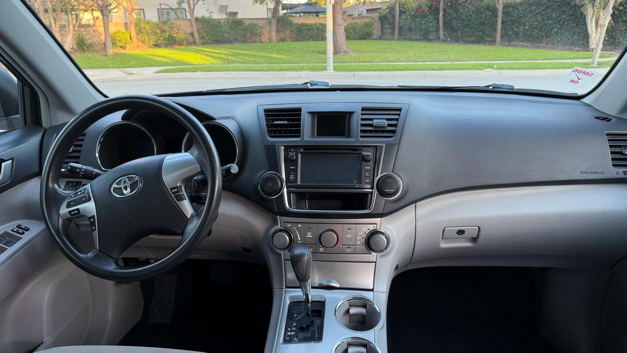 Toyota Highlander FWD 4dr V6 (Natl) 2013