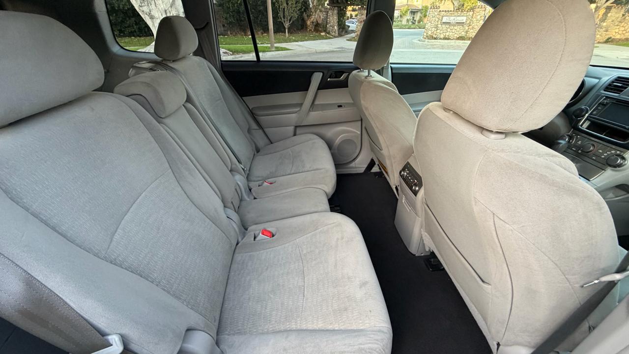 Toyota Highlander FWD 4dr V6 (Natl) 2013