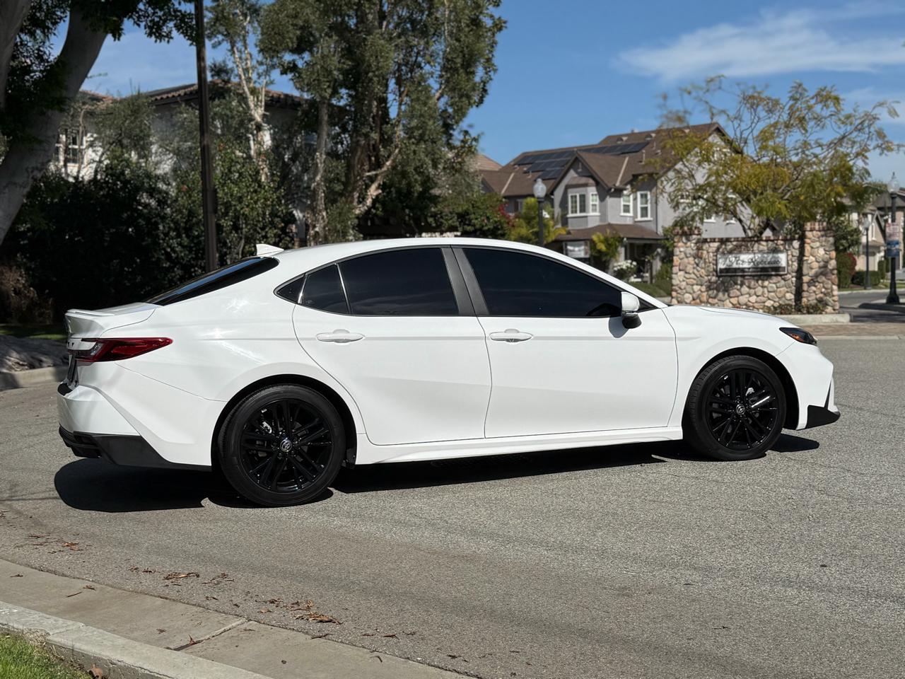Toyota Camry SE Auto (Natl) 2025