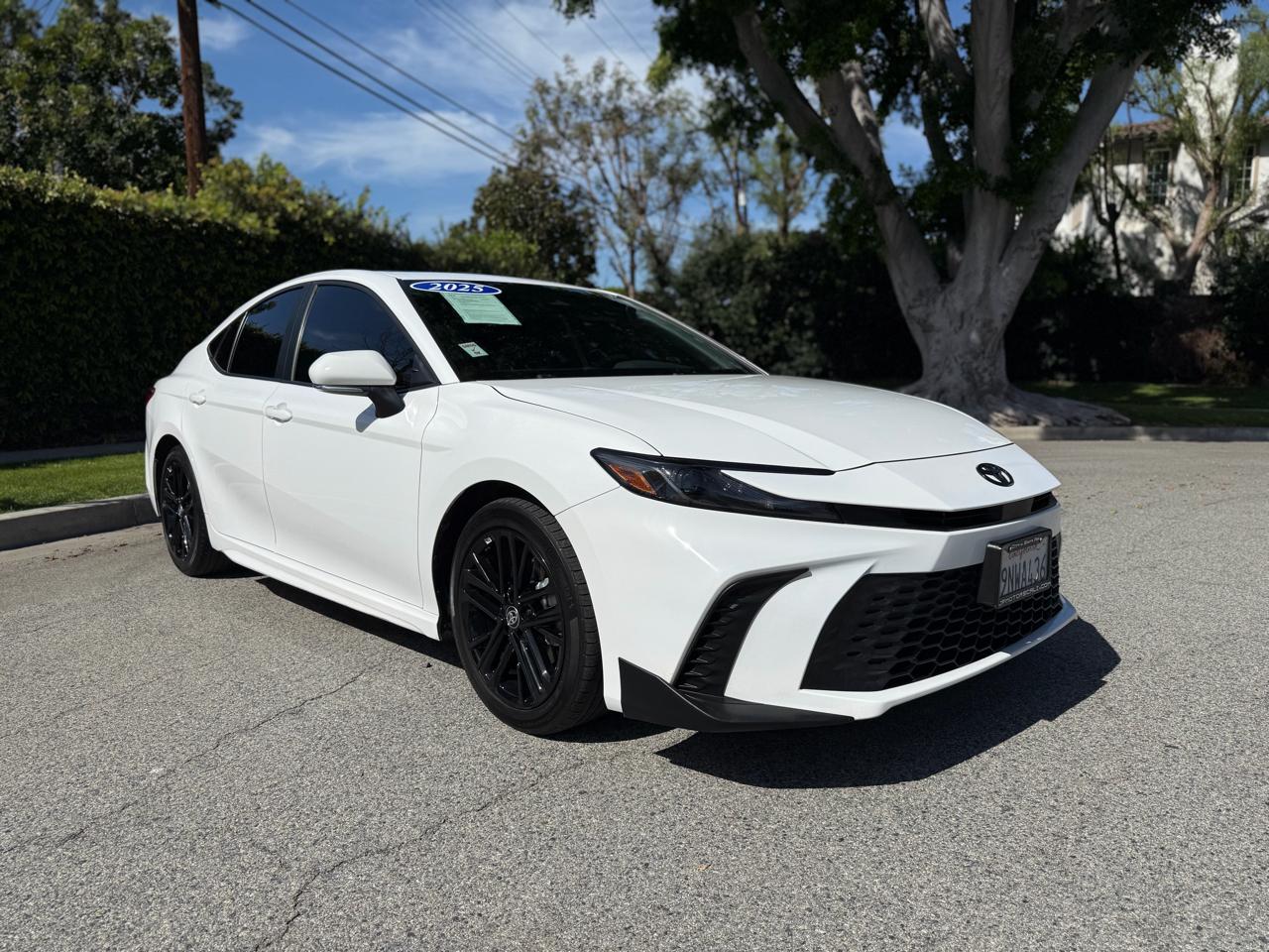 Toyota Camry SE Auto (Natl) 2025