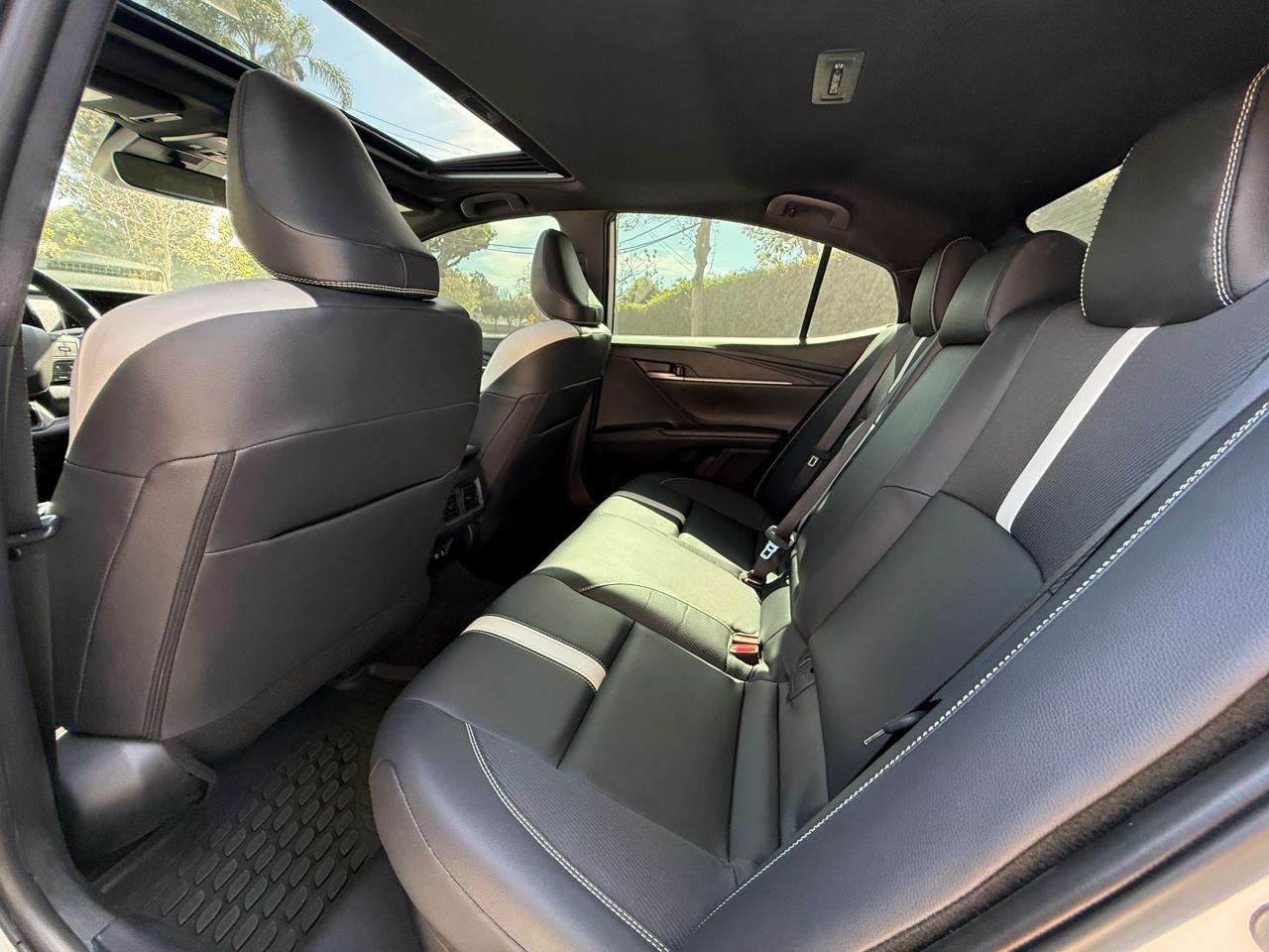 Toyota Camry SE Auto (Natl) 2025