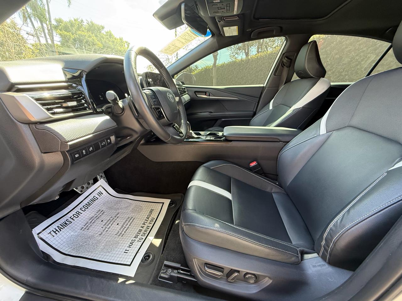 Toyota Camry SE Auto (Natl) 2025