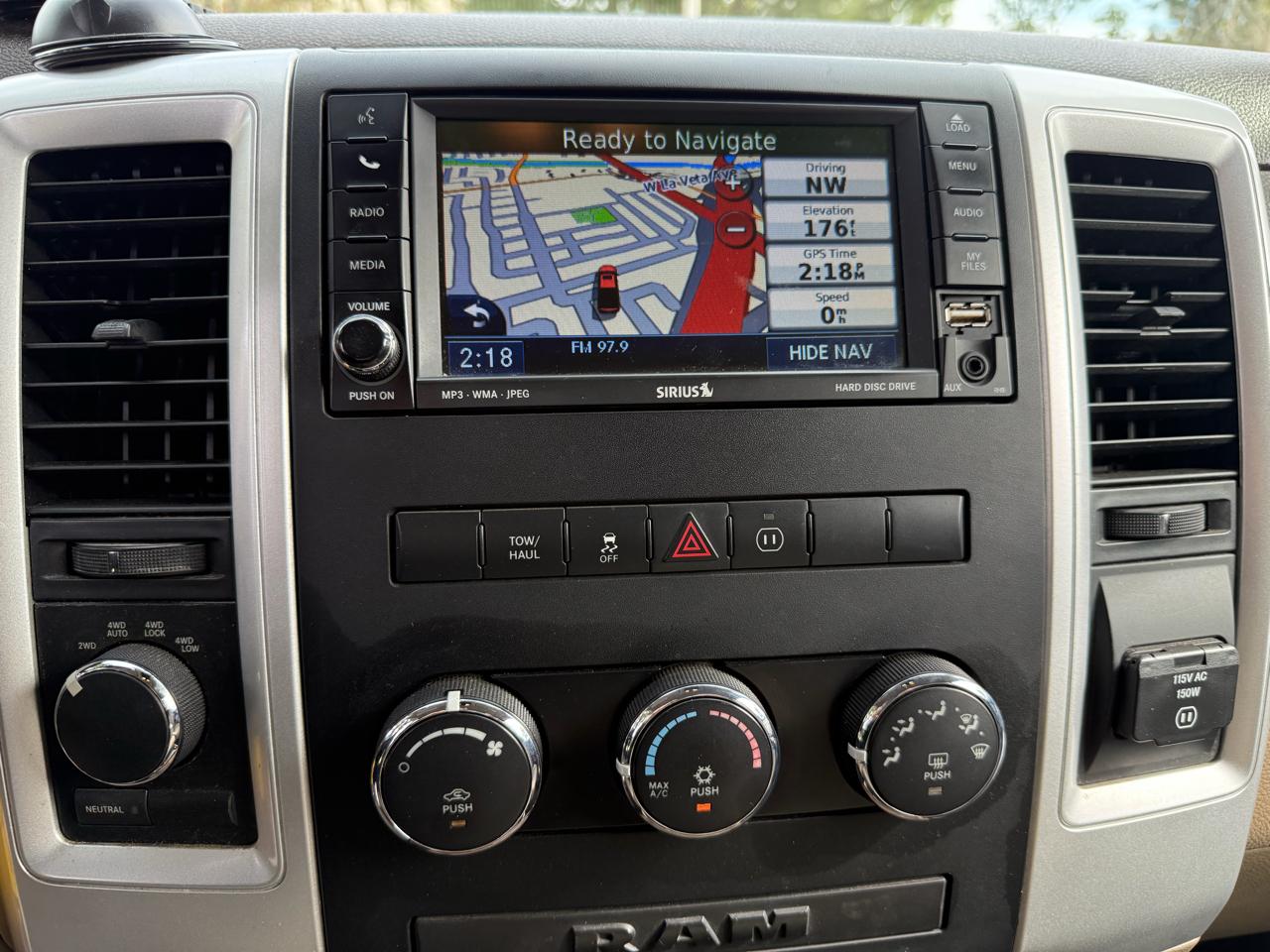 RAM 1500 4WD Crew Cab 140.5" Big Horn 2011