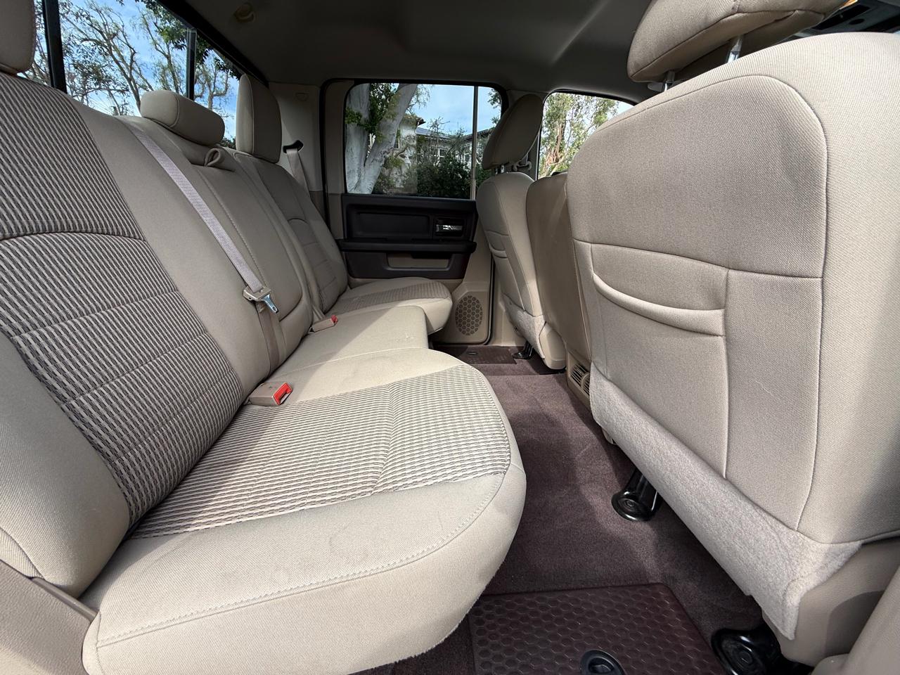 RAM 1500 4WD Crew Cab 140.5" Big Horn 2011