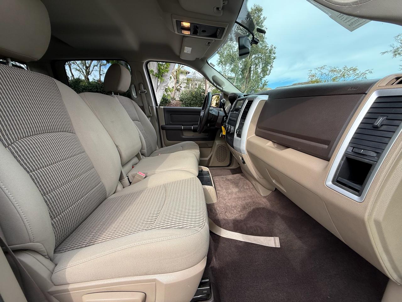 RAM 1500 4WD Crew Cab 140.5" Big Horn 2011