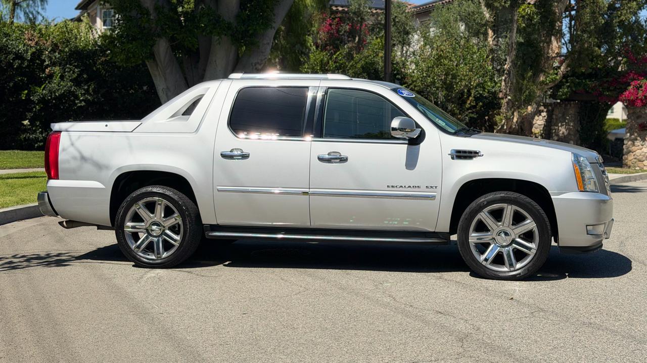 Cadillac Escalade EXT AWD 4dr Luxury 2012