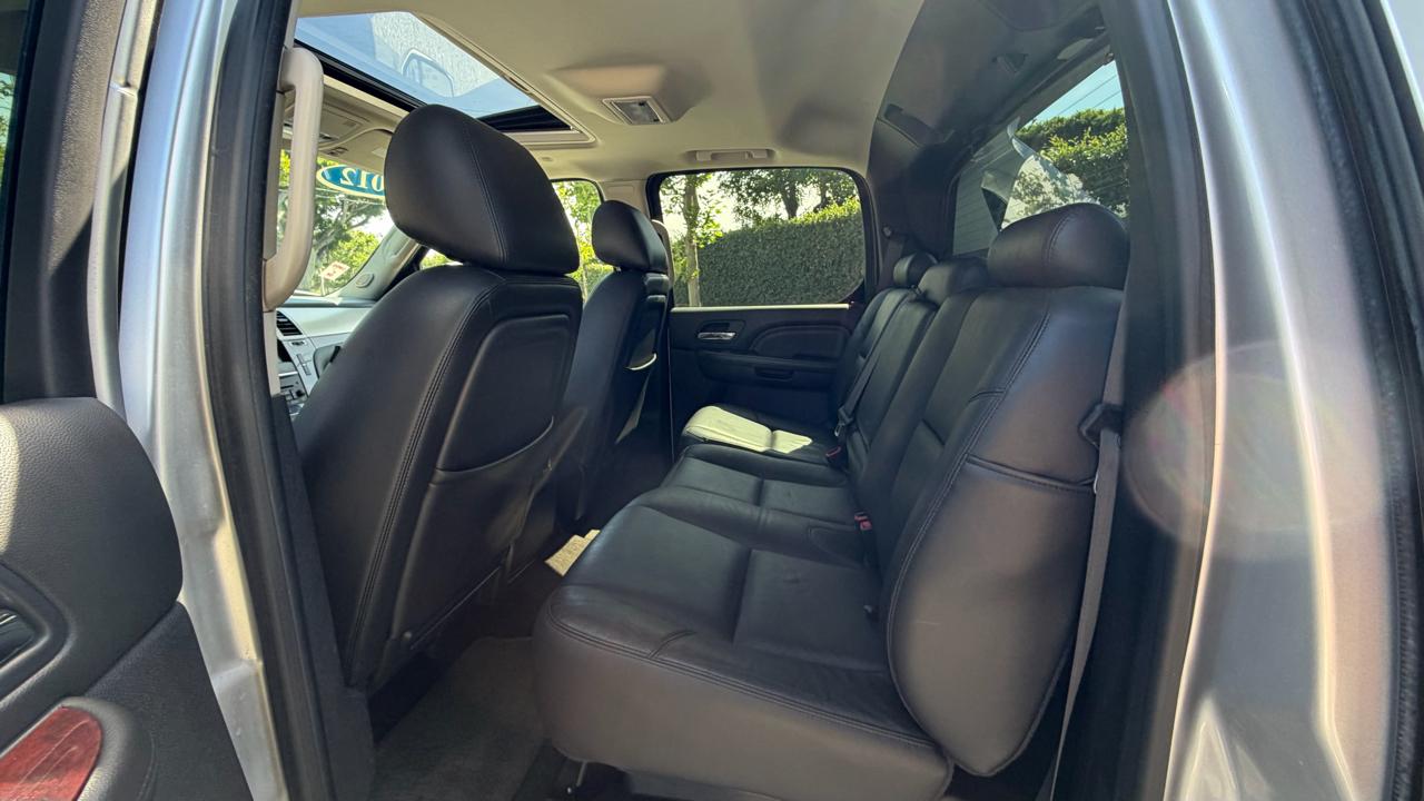 Cadillac Escalade EXT AWD 4dr Luxury 2012