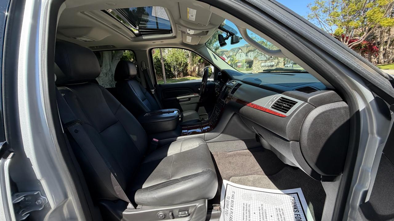 Cadillac Escalade EXT AWD 4dr Luxury 2012