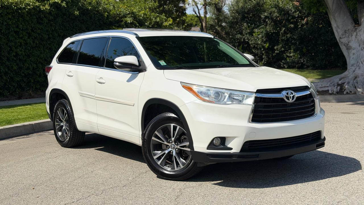 Toyota Highlander LE V6 FWD (Natl) 2017