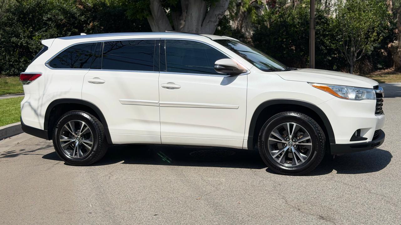 Toyota Highlander LE V6 FWD (Natl) 2017