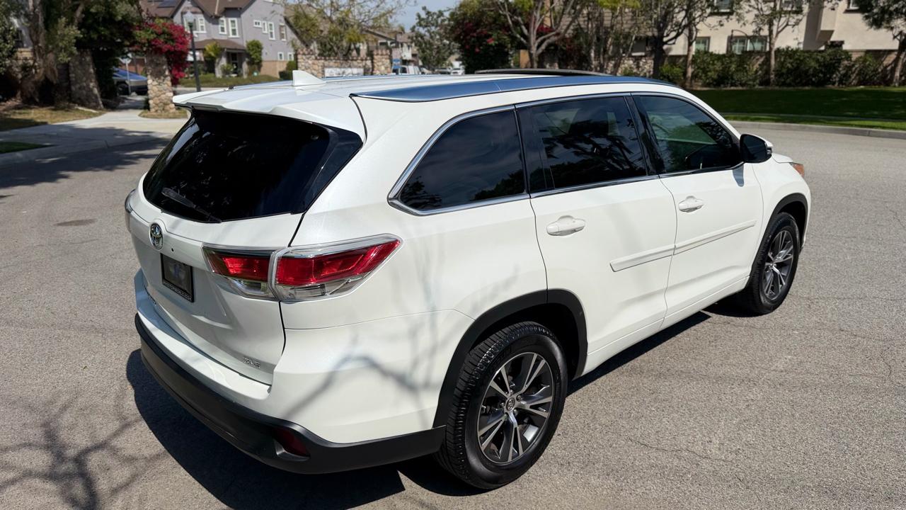 Toyota Highlander LE V6 FWD (Natl) 2017