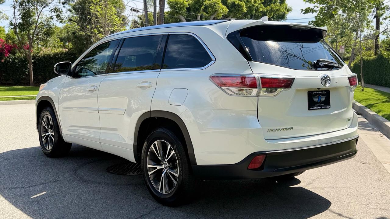 Toyota Highlander LE V6 FWD (Natl) 2017