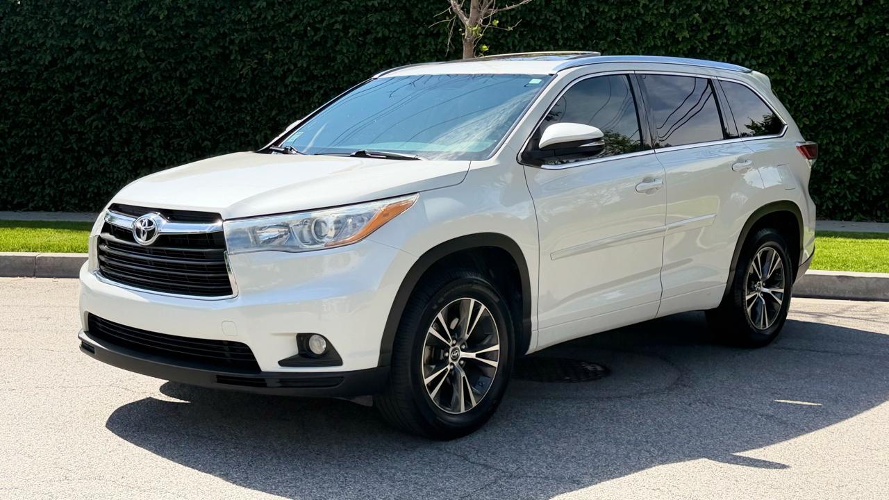 Toyota Highlander LE V6 FWD (Natl) 2017