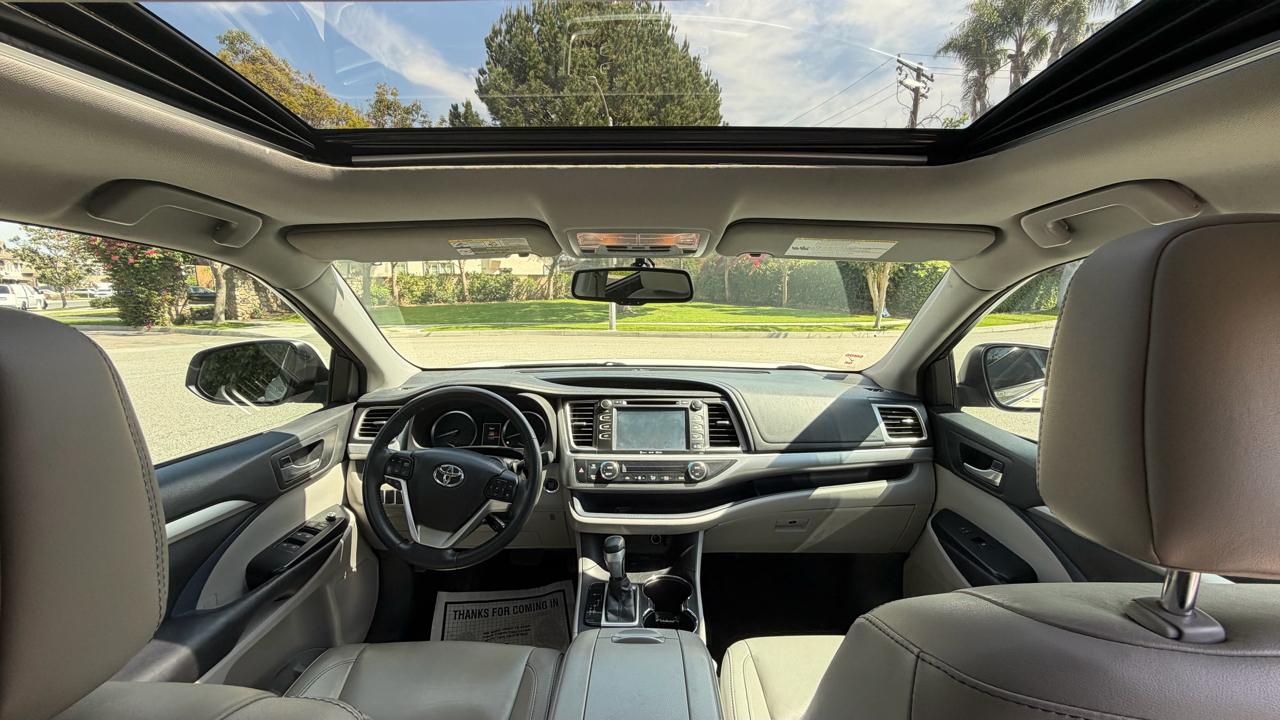 Toyota Highlander LE V6 FWD (Natl) 2017