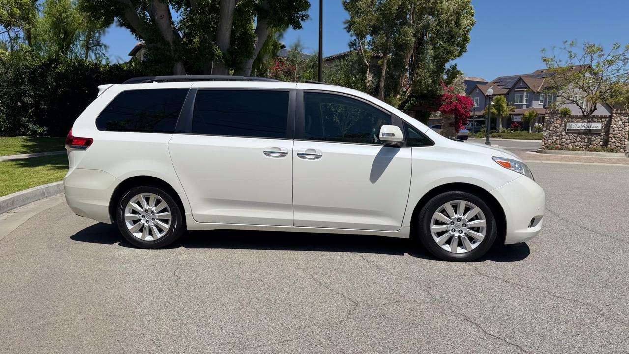 Toyota Sienna 5dr 7-Pass Van V6 XLE AAS FWD (Natl) 2014