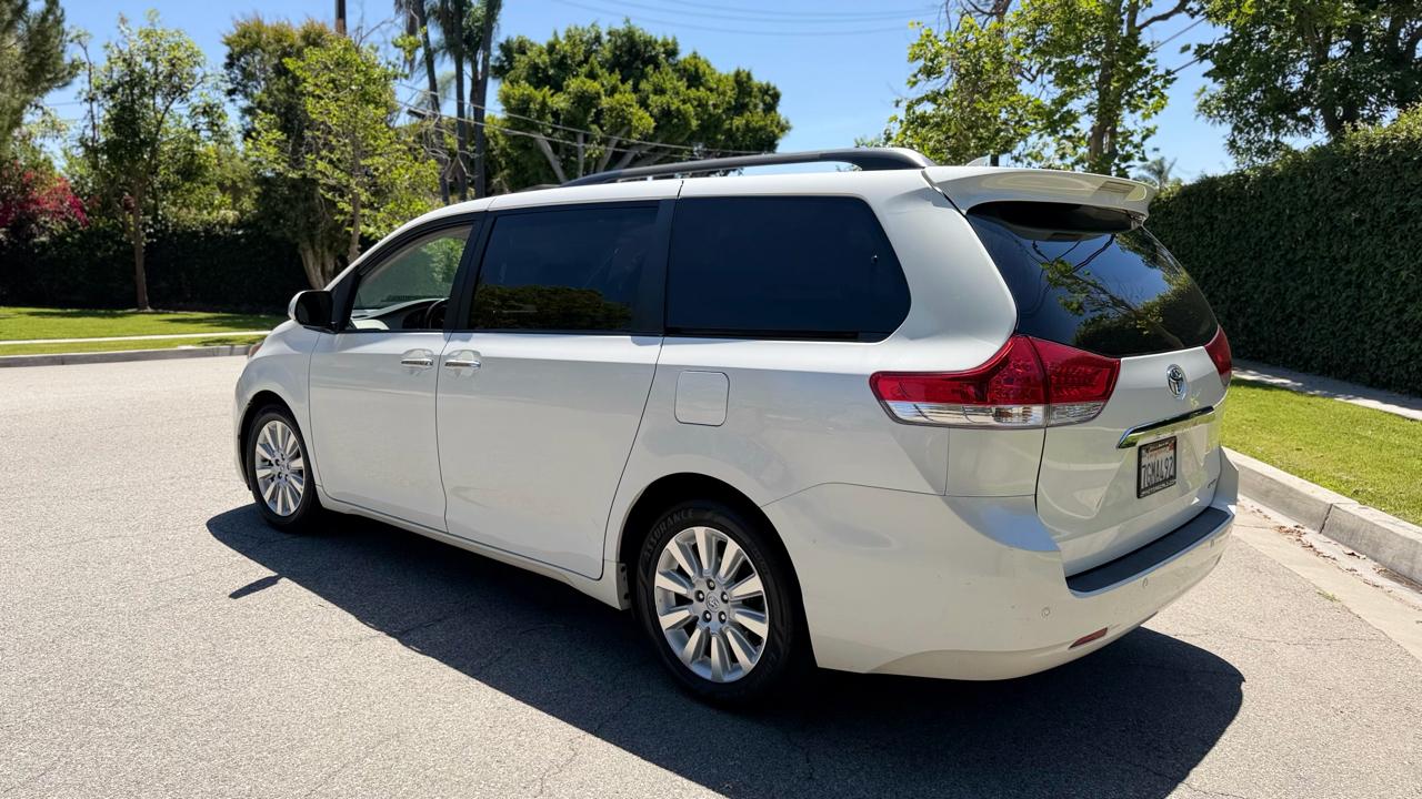 Toyota Sienna 5dr 7-Pass Van V6 XLE AAS FWD (Natl) 2014