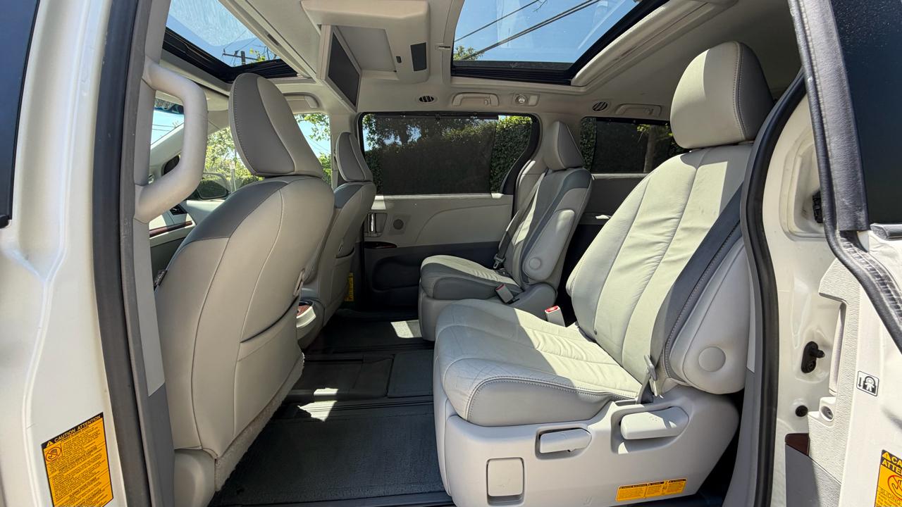 Toyota Sienna 5dr 7-Pass Van V6 XLE AAS FWD (Natl) 2014