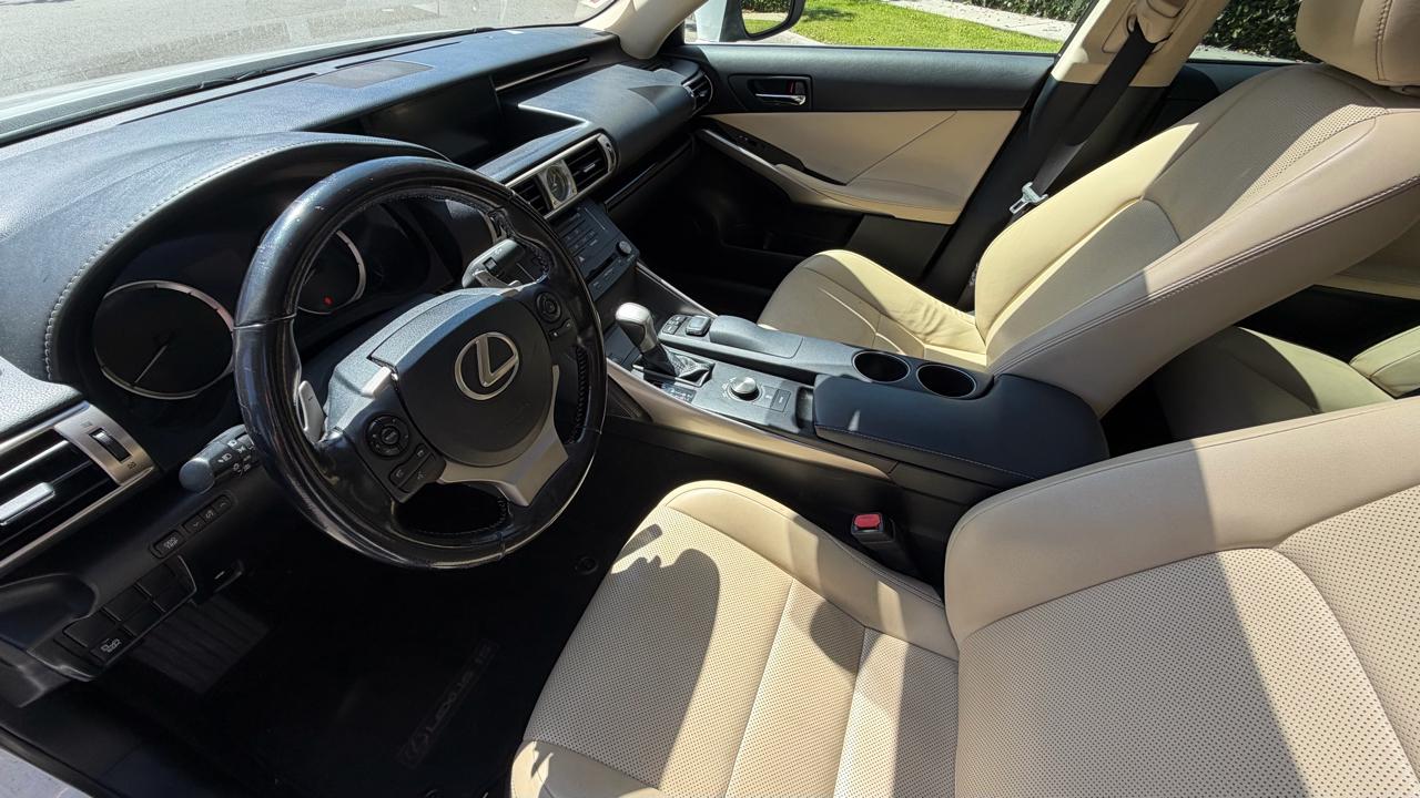 Lexus IS 250 4dr Sport Sdn RWD 2015
