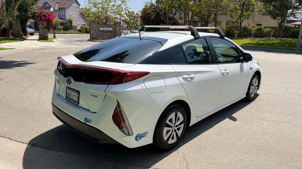 Toyota Prius Prime XLE 4D Hatchback 2021