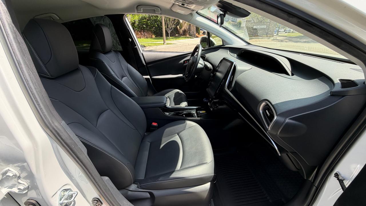 Toyota Prius Prime XLE 4D Hatchback 2021