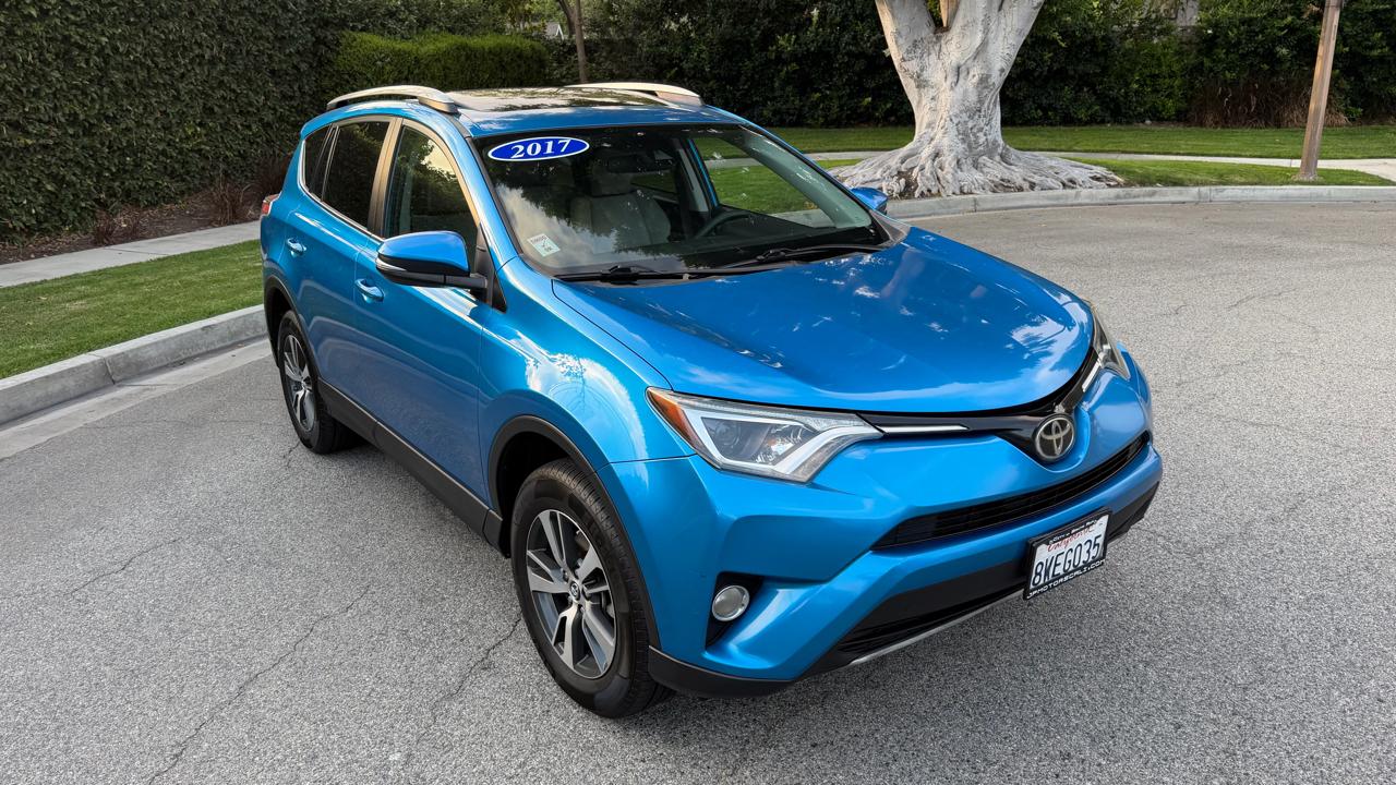 Toyota RAV4 XLE FWD (Natl) 2017